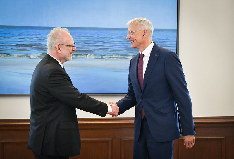 Президент и премьер считают господдержку латвийцев самой щедрой в ЕС