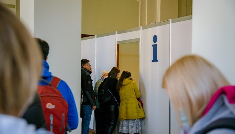 Центр поддержки жителей Украины теперь находится на улице Амату, 4