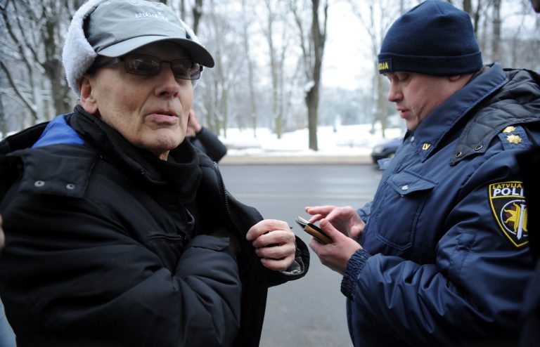 Полиция оценит, стоит ли возбуждать дело против Кирштейнса за оскорбление журналистки