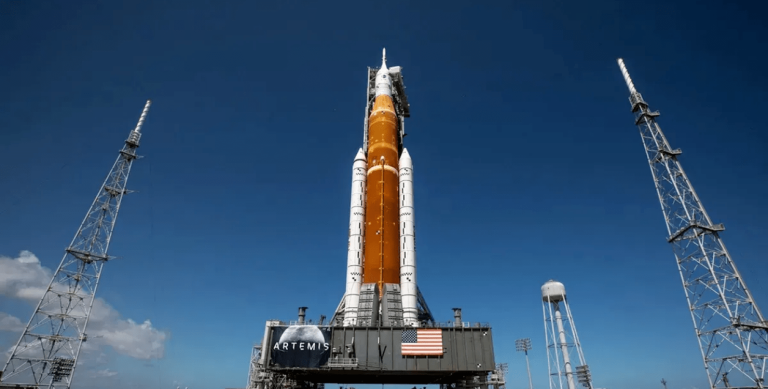 Названа причина отмены запуска ракеты SLS, которая должна была лететь к Луне