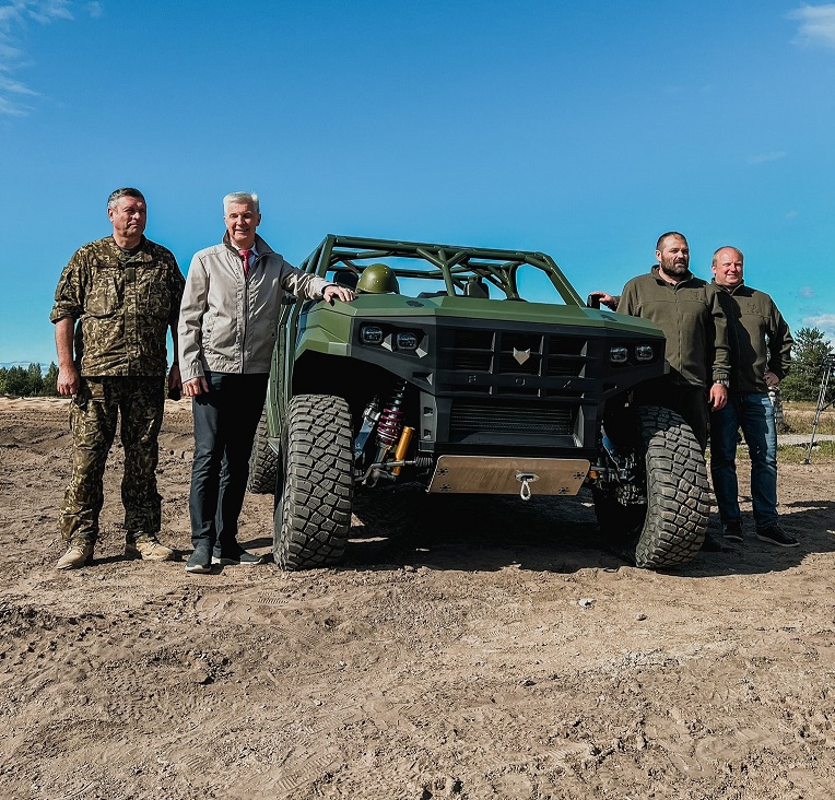 Пабрикс протестировал первый военный джип латвийского производства