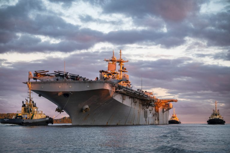 В Ригу прибыл авианосец USS Kearsarge