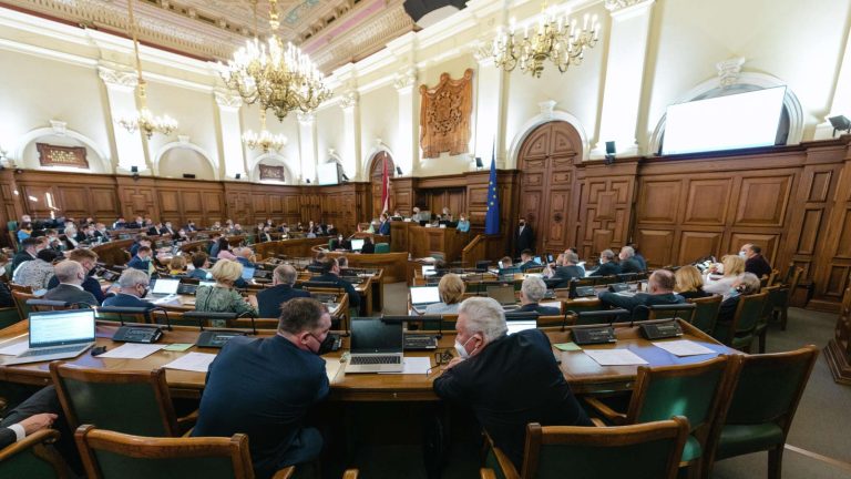 Сейм во втором чтении поддержал постепенный переход на образование только на госязыке