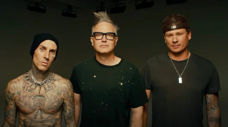 Группа Blink-182 воссоединяется спустя 10 лет после распада и едет в мировое турне