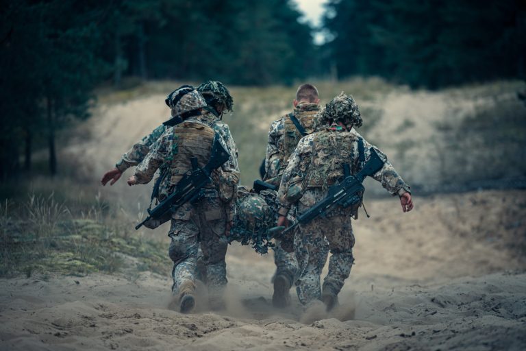 На портале Manabalss.lv начат сбор подписей за добровольную военную службу в Латвии