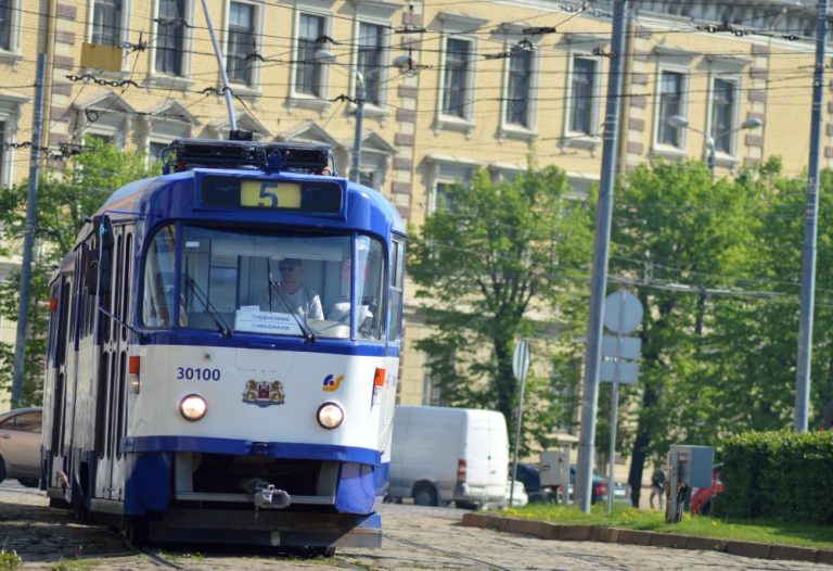 Временно остановлено движение 1 и 5 трамваев