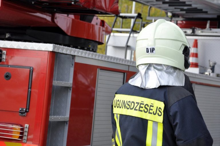 В Резекне пожарные спасли несколько человек