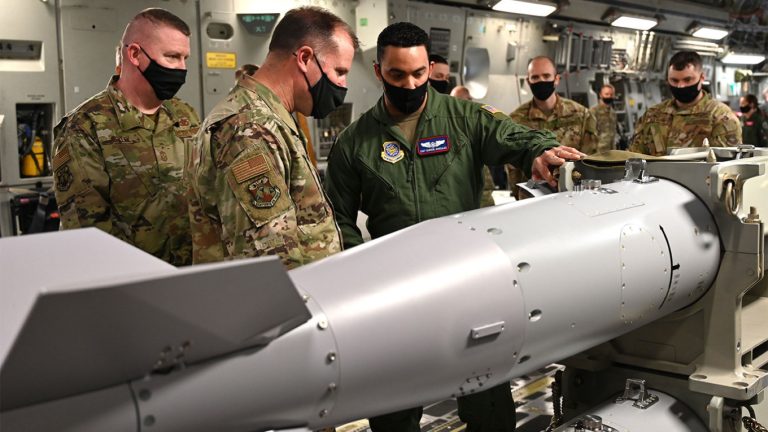 США отправят в Европу 500 ядерных бомб