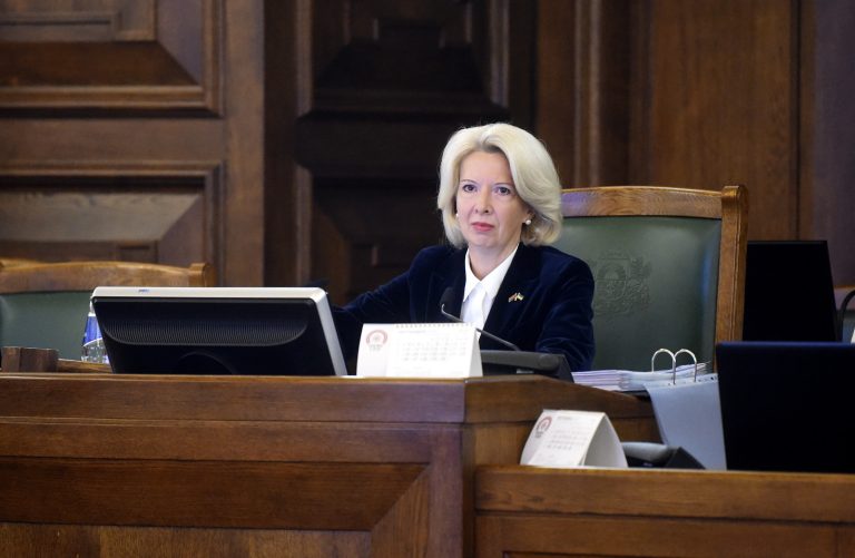 Зеленский наградил спикера парламента Инару Мурниеце