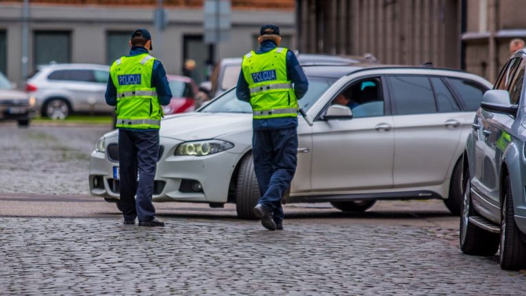 В воскресенье в ДТП в Латвии пострадали пять человек; арестовано много пьяных водителей