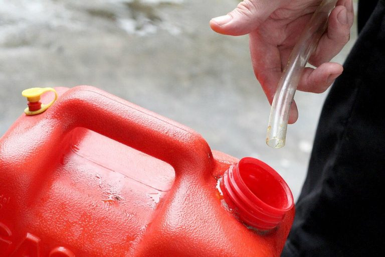 Сотрудники Госполиции задержали мужчину, подозреваемого в краже топлива