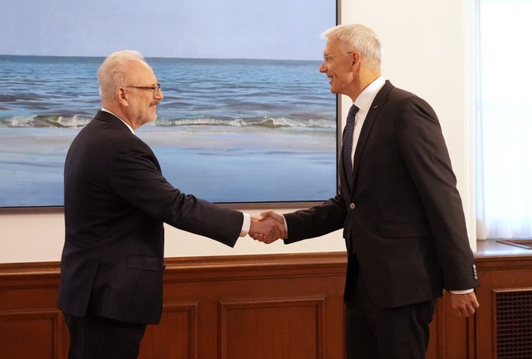 Президент поручил Кариньшу начать консультации о формировании коалиции