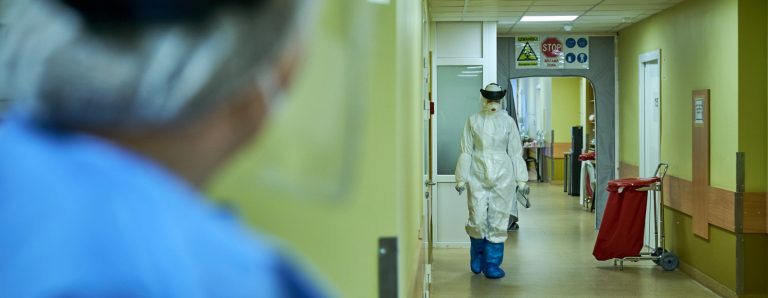 Латвия выплатит за смерть от вакцины против коронавируса 142 000 евро — деньги разделены между детьми скончавшейся