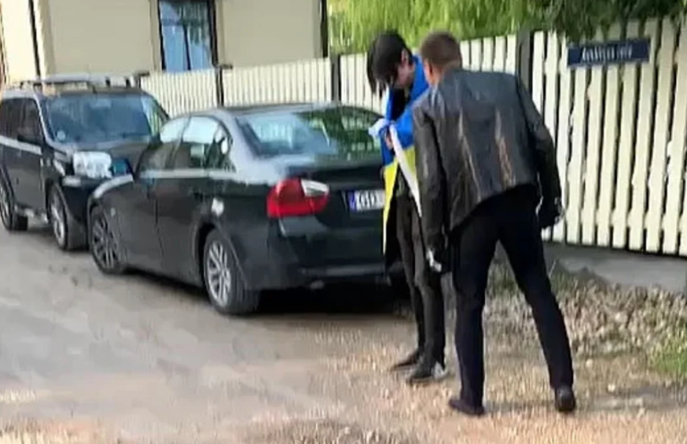 Нападение на парня с украинским флагом: бывшей полицейской может грозить до трех лет тюрьмы