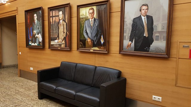 Портреты мэров в Рижской думе — закончилась многолетняя традиция