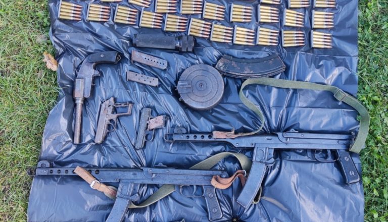 У двух мужчин изъято большое количество оружия и взрывчатых веществ