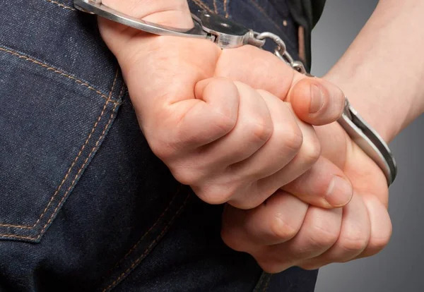 Школьный учитель из Царникавы задержан по подозрению в сексуальных преступлениях