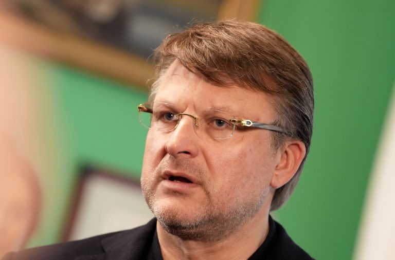 Начата проверка о возможных выплатах Путина Шлесерсу