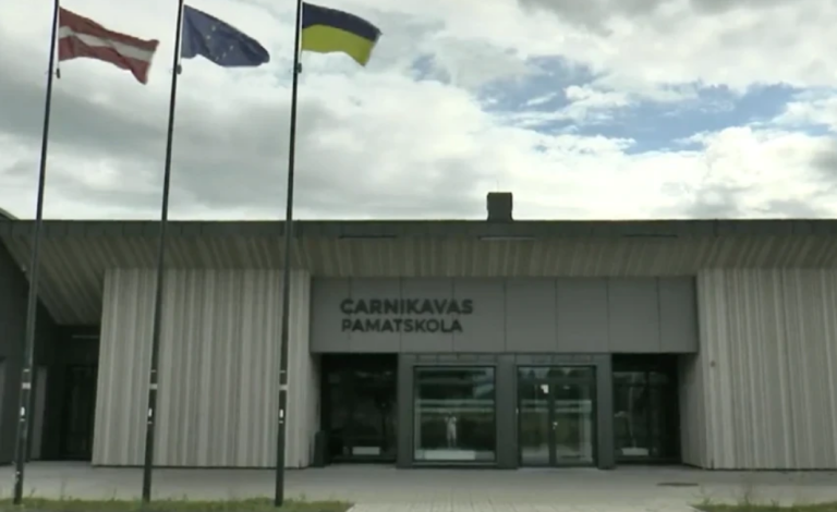 В Царникаве учитель совершал сексуальные преступления против детей. По делу проходят три подростка