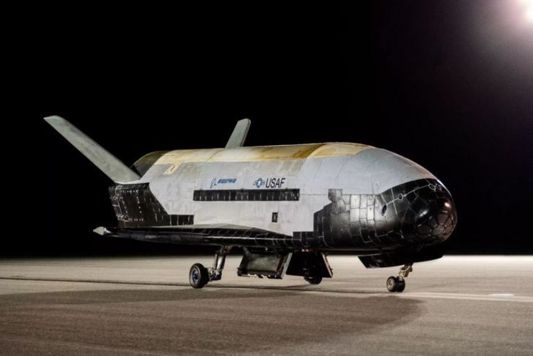 Секретный космический самолет США завершил свою рекордную загадочную миссию
