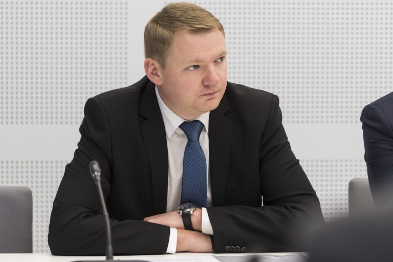 Смилтенс требует гарантий от премьера, если не будет дополнительного финансирования на медицину