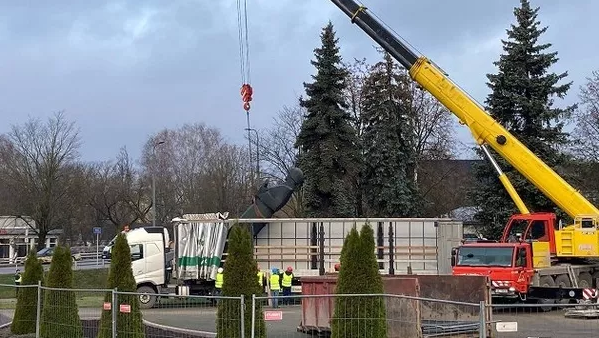 Музей оккупации возьмет себе в «закрытую коллекцию» 30 фрагментов снесенных советских памятников