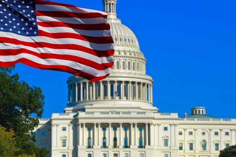 Республиканцы победили в битве за Конгресс США