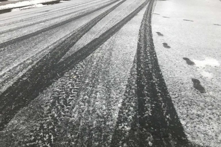 В Латвии выпал снег. Полиция обратилась к автоводителям