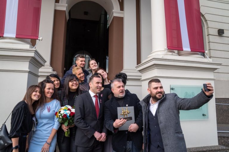 «Рижанином года» стала организация, помогающая украинским беженцам