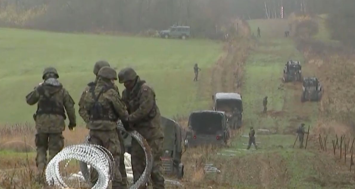 Польша начала строить забор на границе с Россией