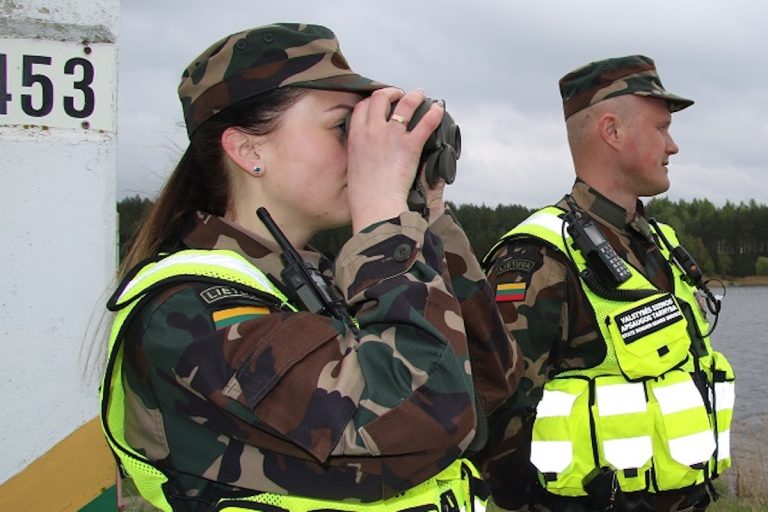 На границе Литвы развернули почти 60 нелегалов, пытавшихся попасть в страну из Беларуси