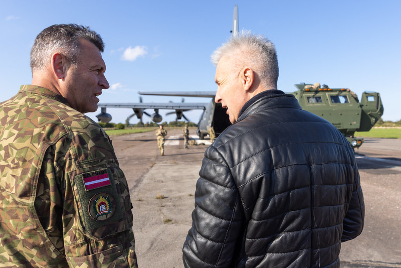 Минобороны Латвии отправит очередной груз помощи Украине