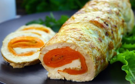 Любимая закуска по-новому: куриные рулетики с сыром и тыквой