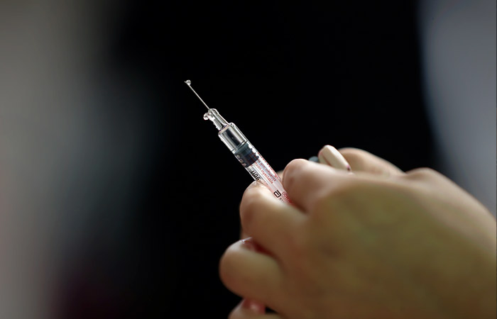Более трети жителей Латвии поддерживают ежегодную вакцинацию от Covid-19