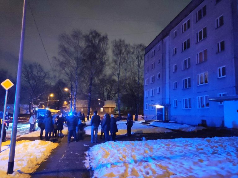 ЧП в Болдерае: 24 жильца дома эвакуированы из-за угрозы обрушения потолка