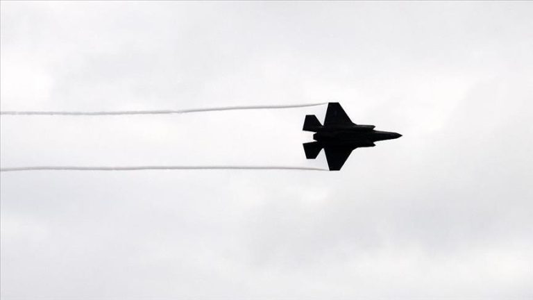 Вооруженные силы Южной Кореи подняли в воздух 80 самолетов