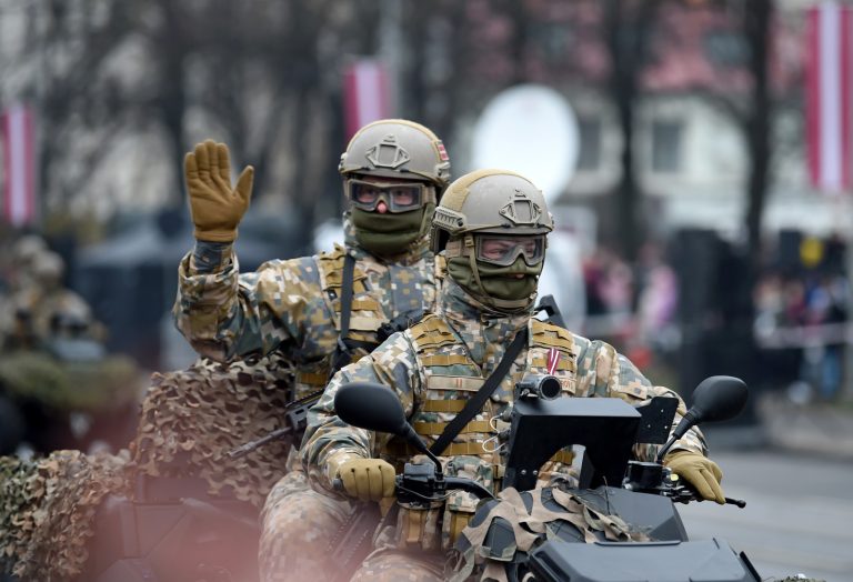 18 ноября в Риге состоится военный парад, но в День Лачплесиса его не будет