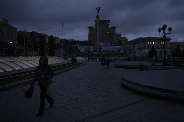 Киев готовится к полному блэкауту — город может остаться без света и воды