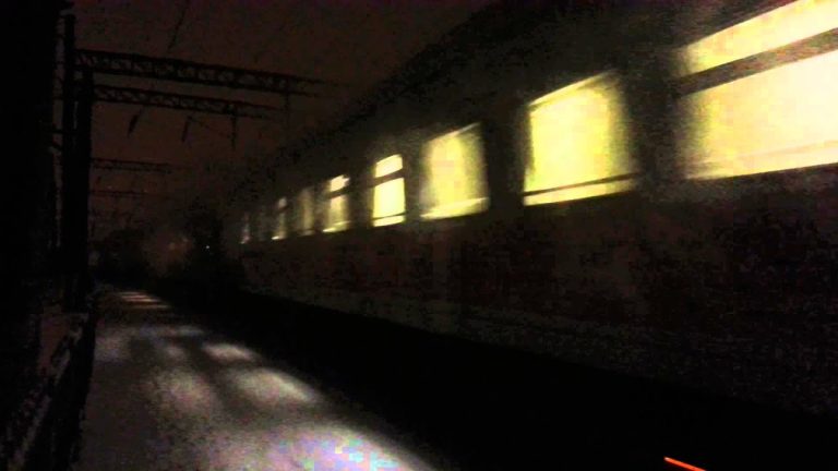 Поезд в темноте — не теряйте бдительность! Жителей призывают к осторожности возле железнодорожных путей