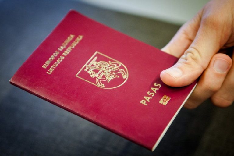 В Литве могут начать лишать гражданства за поддержку агрессора