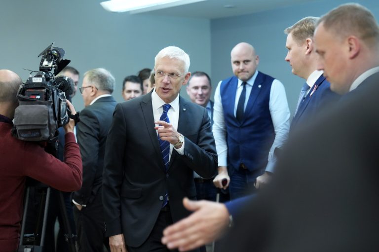 Кариньш не исключил провал переговоров о трехпартийной коалиции