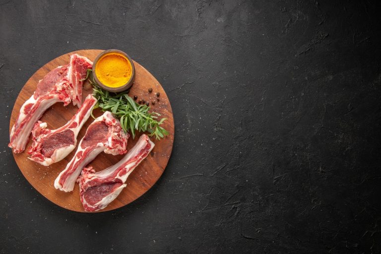 Из перечня социально значимых продуктов для россиян предложили исключить говядину и яблоки