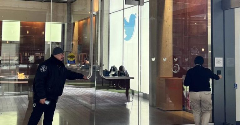 Компания Twitter перестала оплачивать аренду офисов и услуги частных авиакомпаний