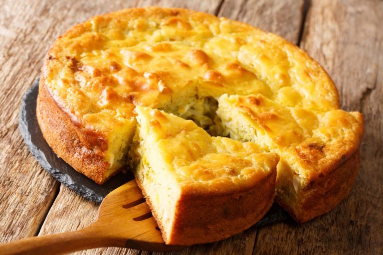 Пышная шарлотка с капустой. Лёгкий рецепт