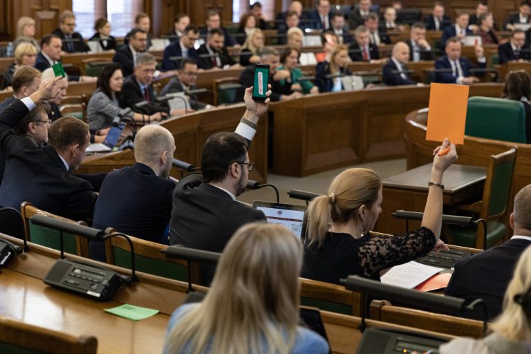 Депутаты вновь отказались от рассмотрения закона о гражданском союзе