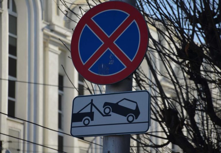 Остановка запрещена! На время вывоза снега нельзя будет оставлять машины в Межциемсе, Кенгарагсе и Агенскалнсе