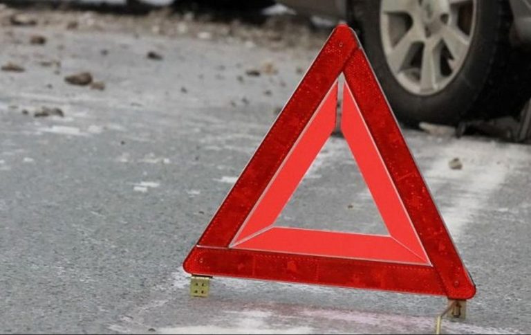 В результате аварии в Марупе пострадавший оказался зажат в автомобиле