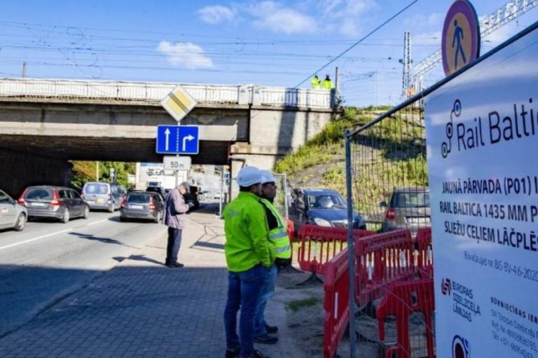На улице Лачплеша снова будет четыре полосы движения, но до весны
