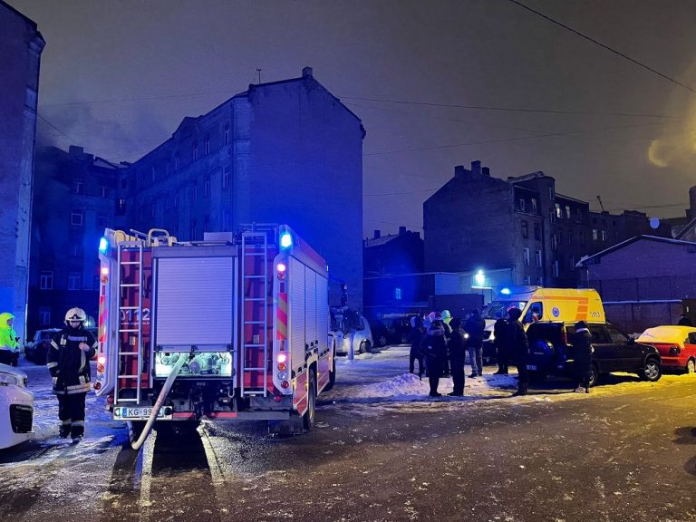 Пожар в пятиэтажном доме в Риге: спасены 12 человек, шесть из них пострадали (ОБНОВЛЕНО)