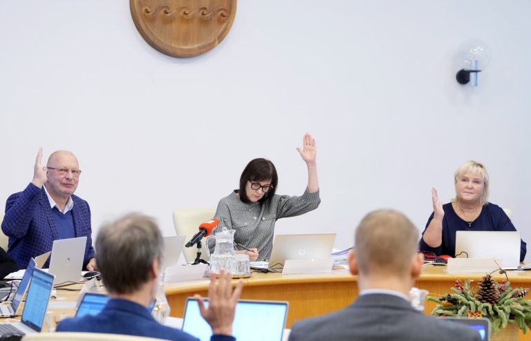 Юрмальские депутаты повысили себе зарплаты — мэр будет получать вместо 3 852 евро 5 915